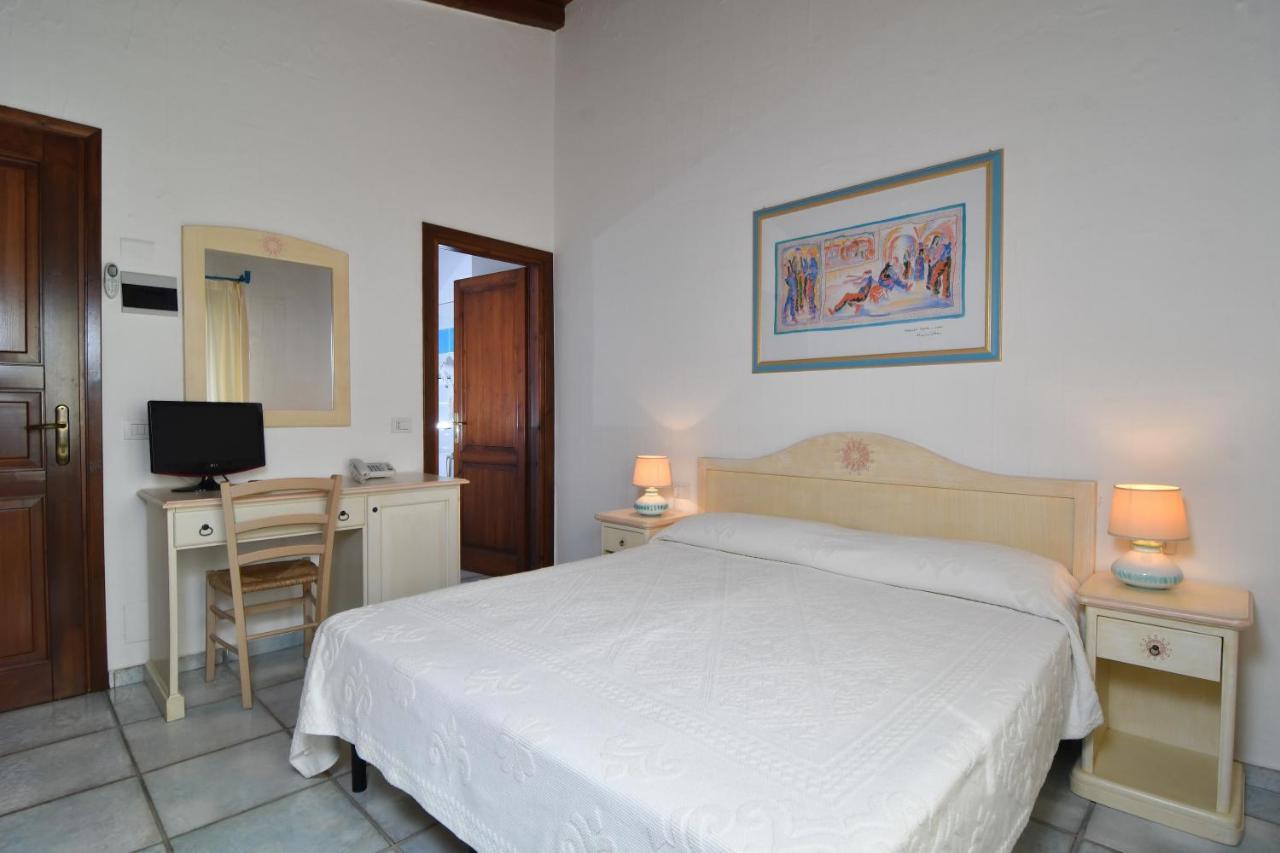 Li Suari Club Village San Teodoro  Exteriör bild